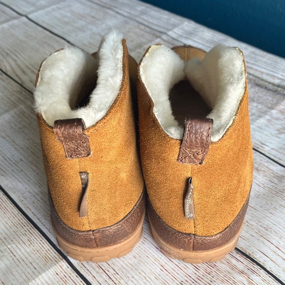 Eddie Bauer Men’s Shearling Lined Suede Slippers | Size 9 - Picture 3 of 4